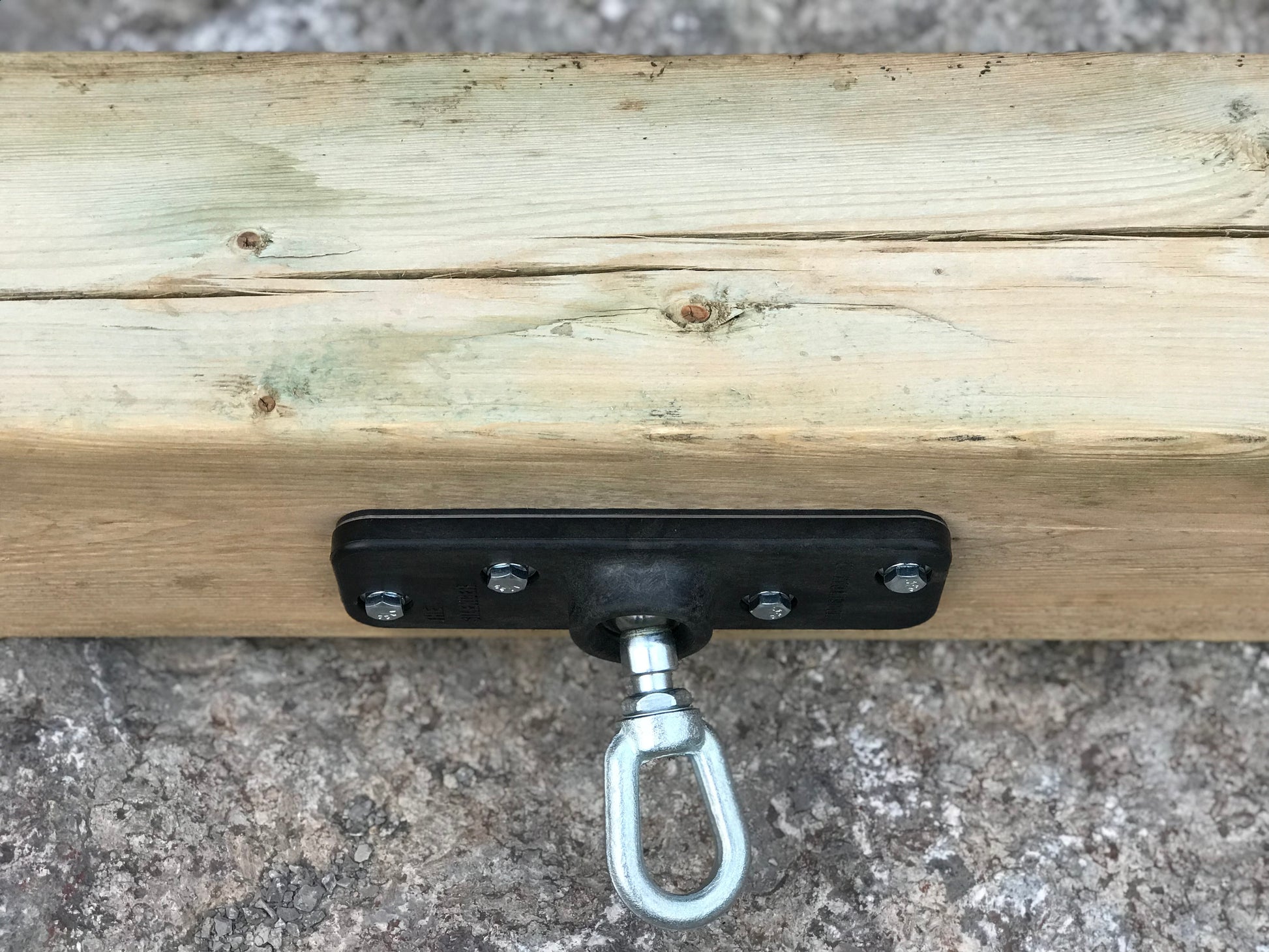 RD2 mount screwed on wood